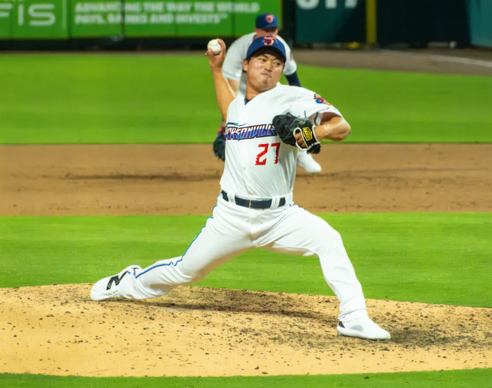 Ź  켮, ƮA ó MLB ݾ ӹ ȣź
